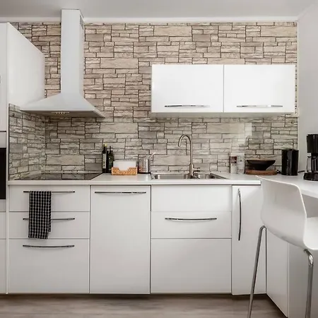 2-br Close To Centre Leilighet